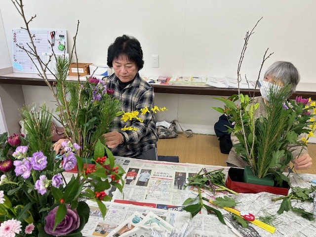 つだか支部 たまりば「マスカット」でフラワーアレンジメントを開催