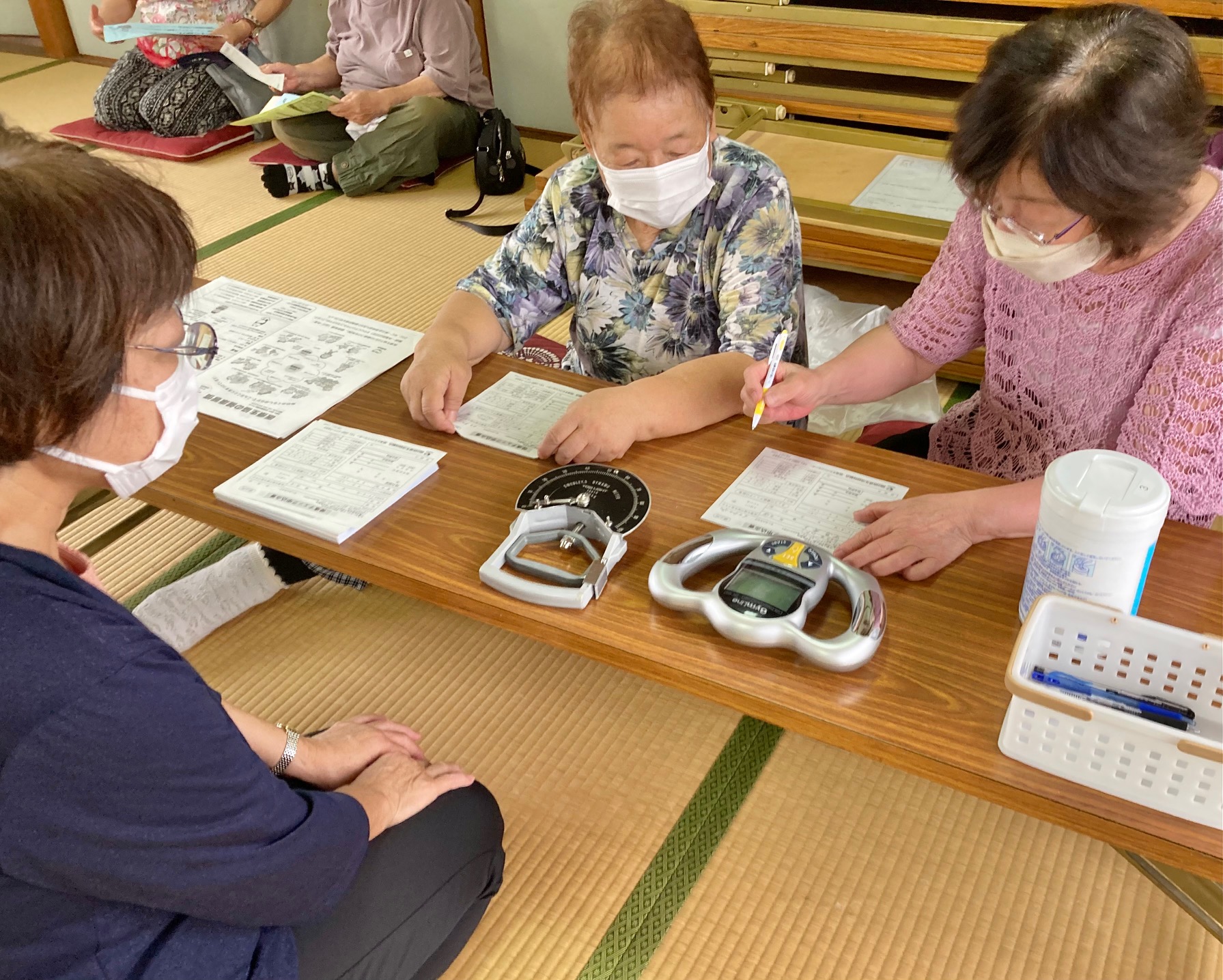 平和上映会とすっきりはればれ体操＆あおぞら健康チェック